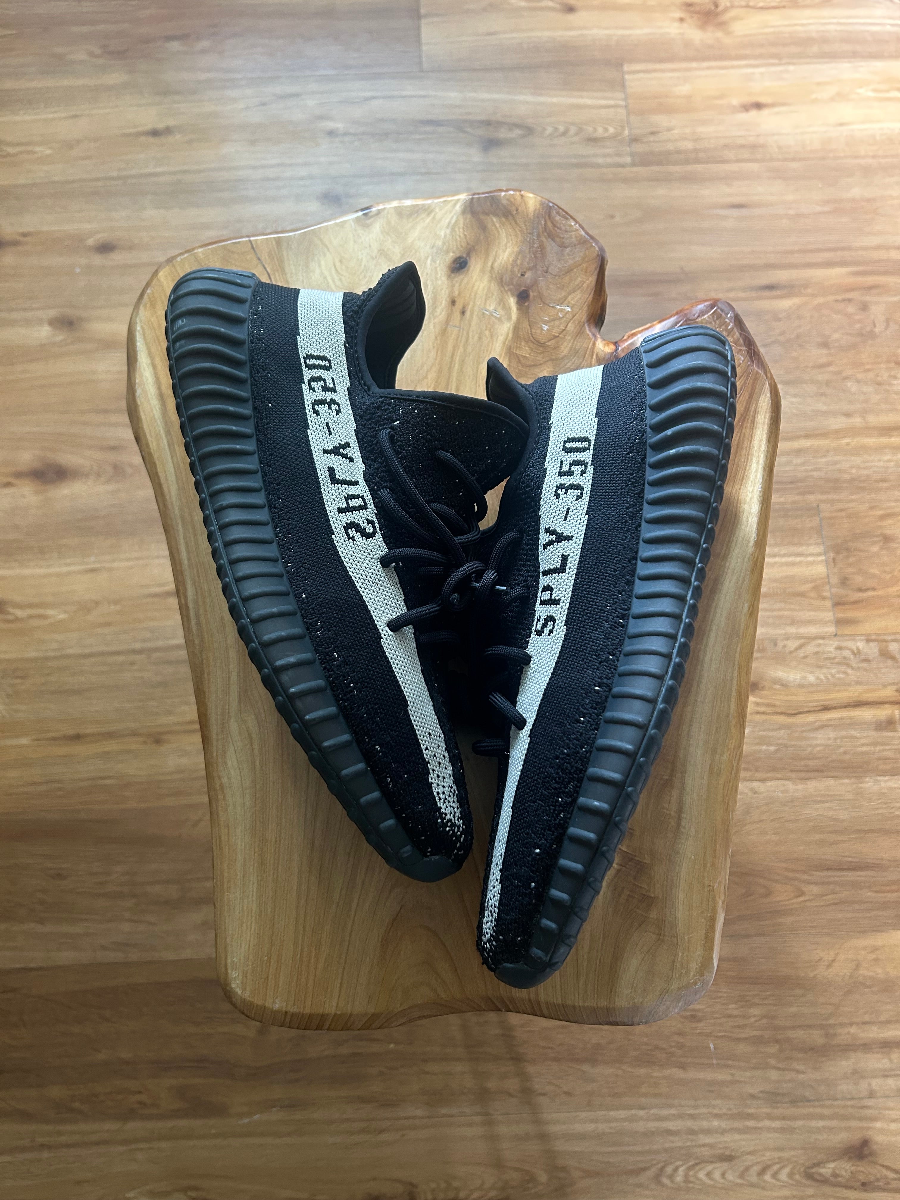 Yeezy Boost 350 V2 ‘Core Black’