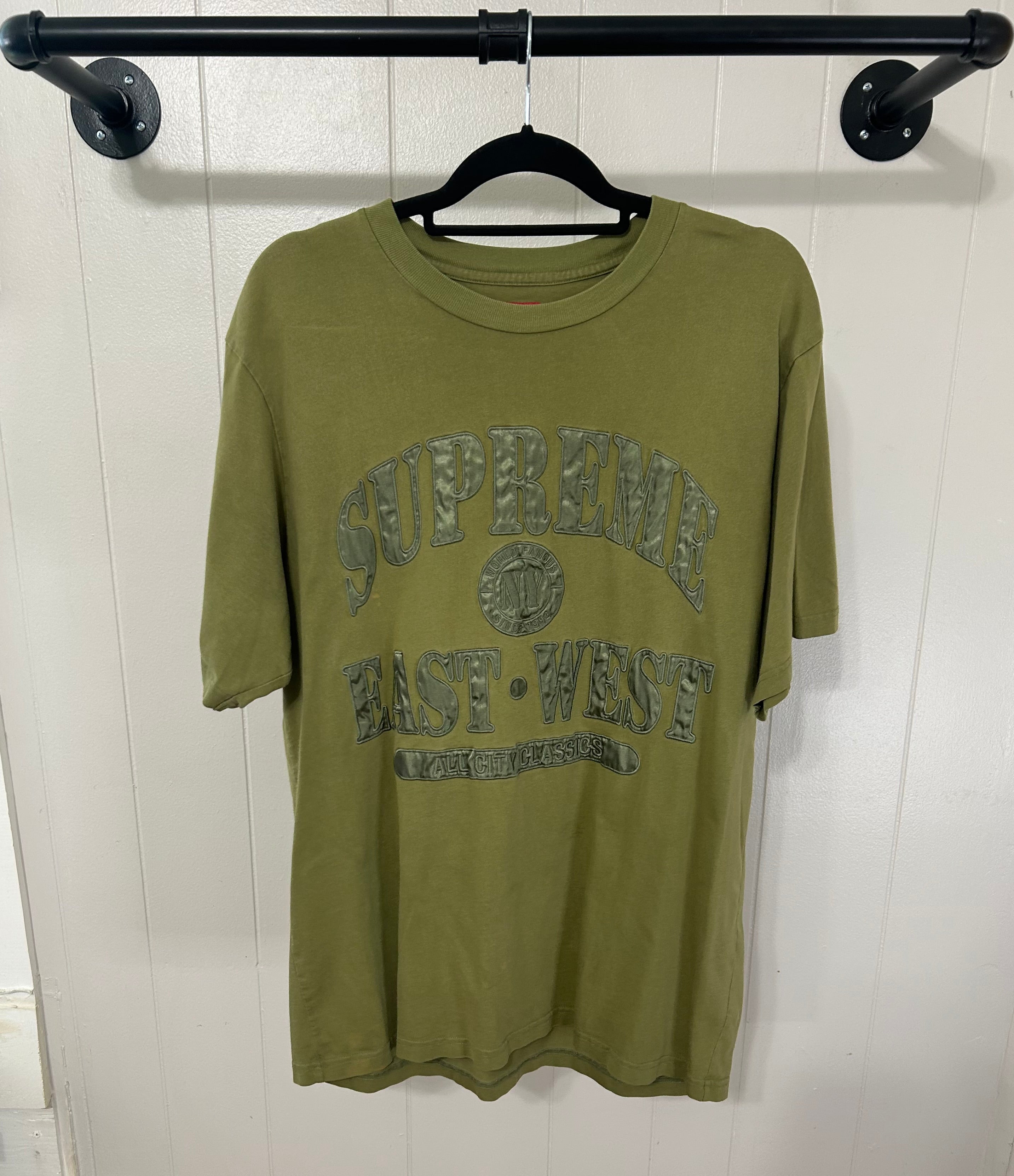 Supreme East West Tee ‘Olive’