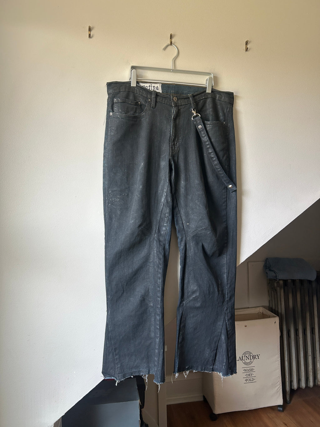 Patina Hook Waxed Flared Black Denim